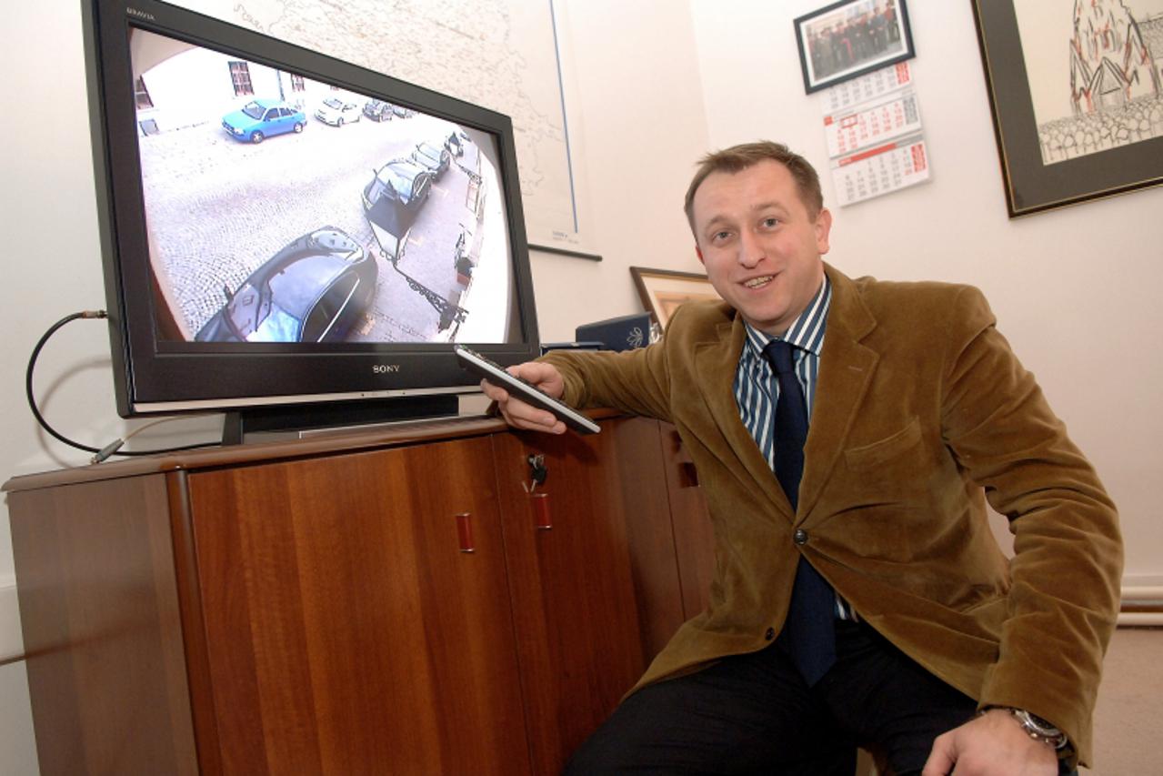 \'02.11.2010,Osijek,Gradonacelnik Osijeka Kresimir Bubalo uveo video nadzor u gradsko poglavarstvo zbog pracenja kada zaposlenici dolaze na posao Photo: Davor Javorovic/PIXSELL\'