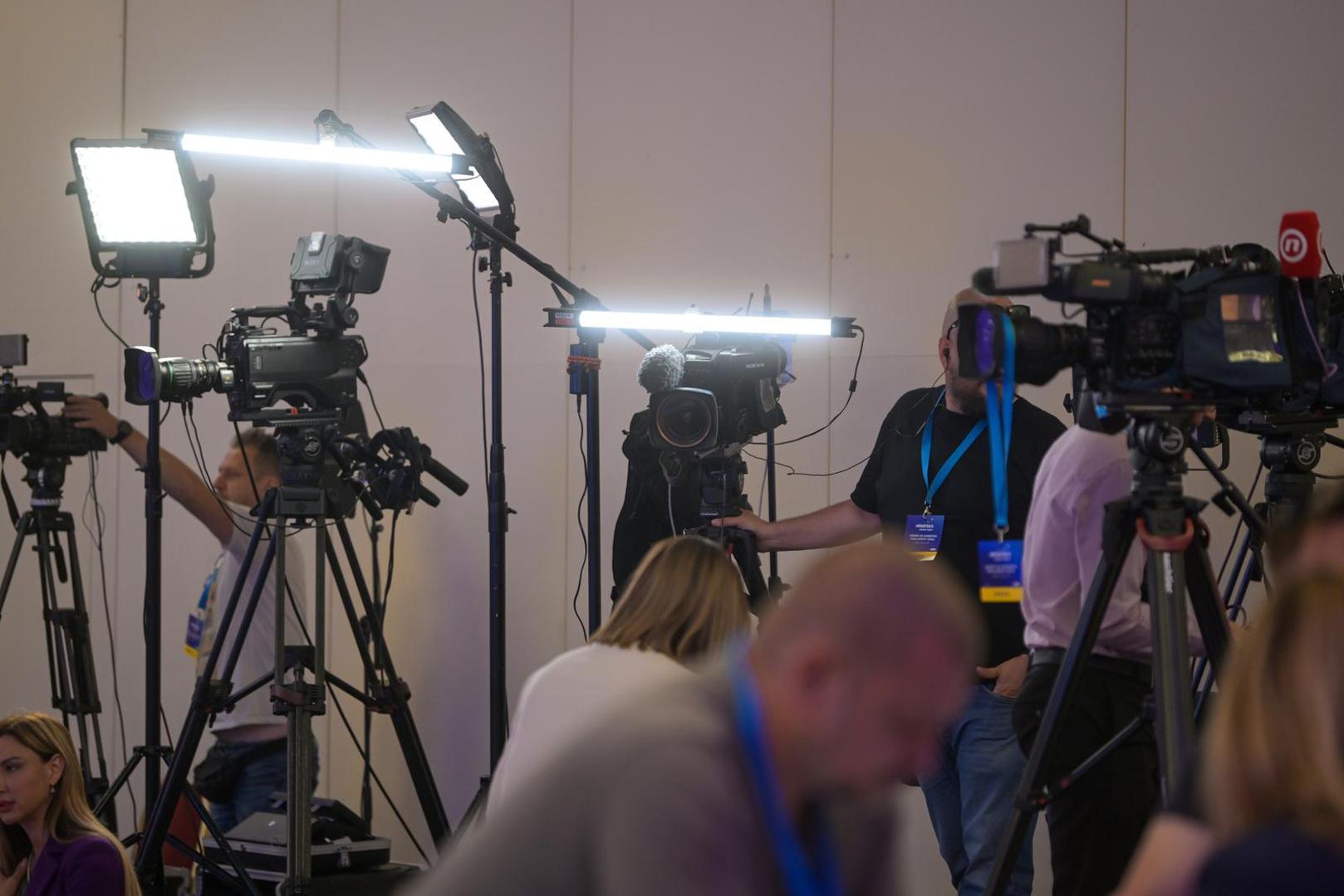 Birališta su zatvorena, prvi službeni rezultati bit će objavljeni u 23 sata, do sad su objavljene samo izlazne ankete. Prema njima HDZ-u ide šest mandata, četiri SDP-ovca idu u parlament, a po jedan mandat su osvojili Možemo i Domovinski pokret.