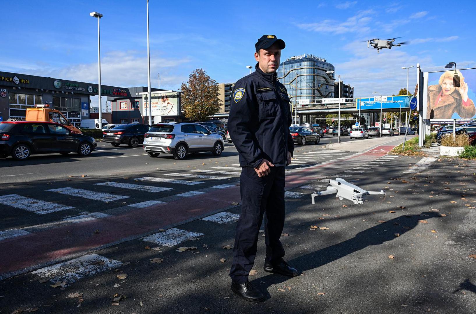 U akciji će sudjelovati maksimalan broj policijskih službenika, uz uporabu svih raspoloživih uređaja i opreme, uključujući i bespilotne letjelice (dronovi) kojima će upravljati posebno osposobljeni policijski službenici.