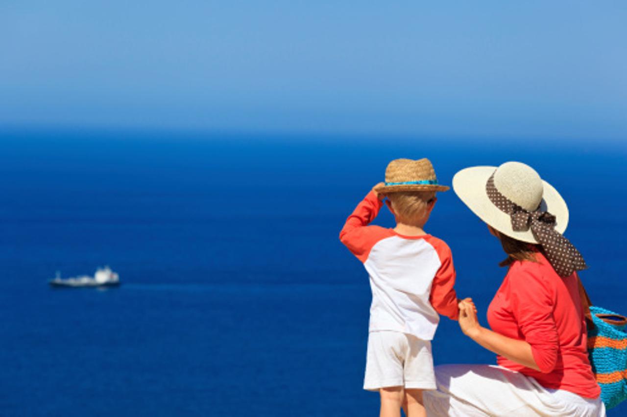 majka, dijete, more, ljetovanje (1)