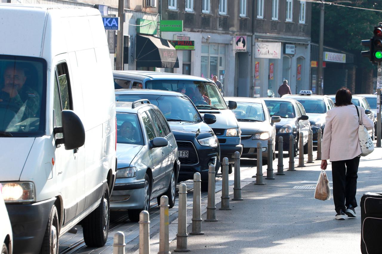 Zagreb: Gužve u gradu zbog sanacija korovova i dimnjaka
