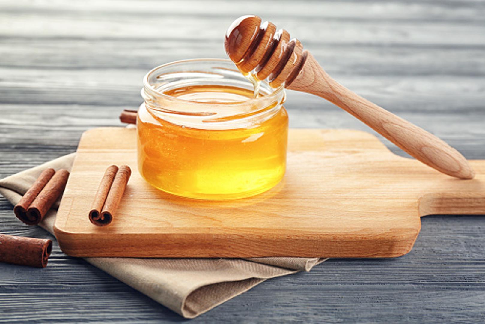 Smjesa cimeta i meda također može pomoći u reguliranju razine kolesterola.