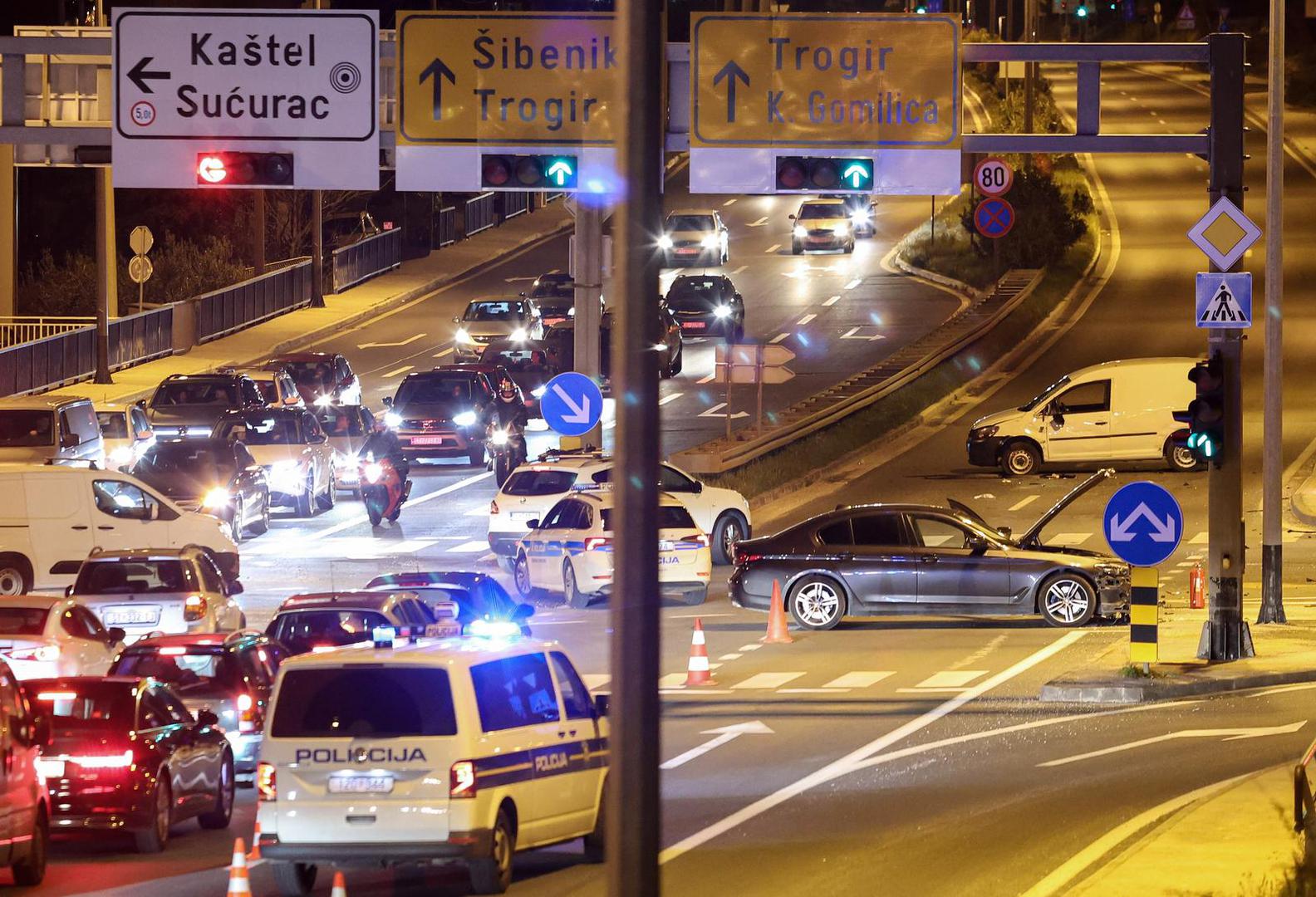 Na teren su izašli policija i vatrogasci