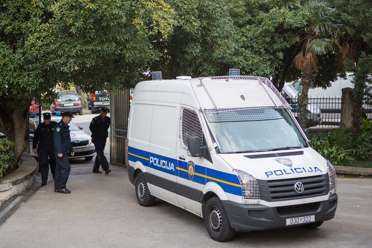 policija