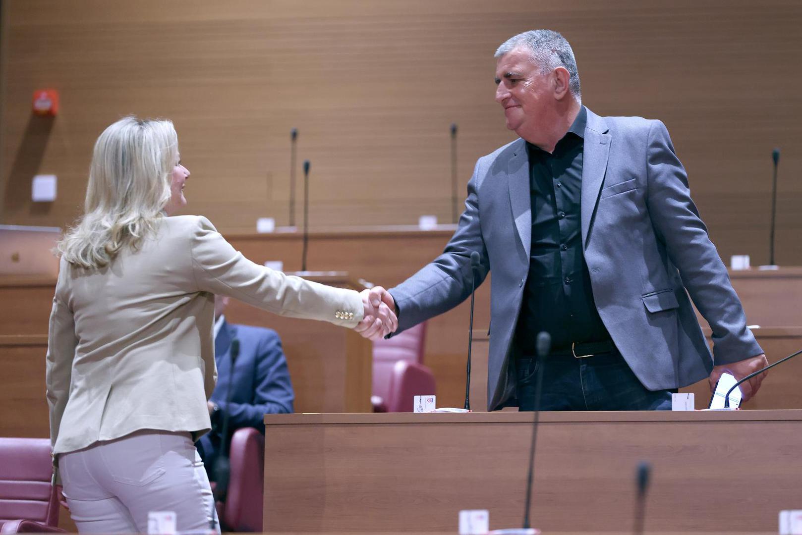 Kolege su čestitali dvojici zastupnika - Miri Bulju te Nikoli Mažaru.