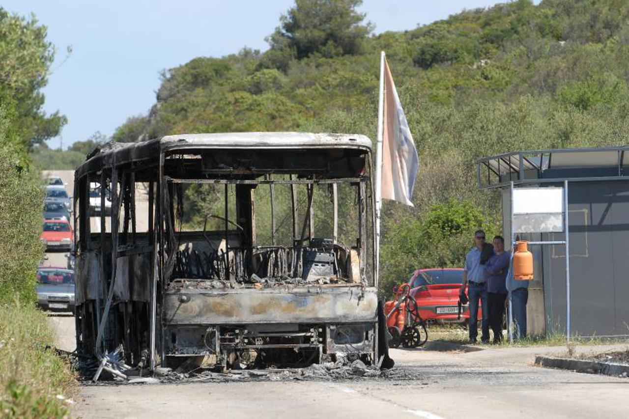 izgorio autobus (1)