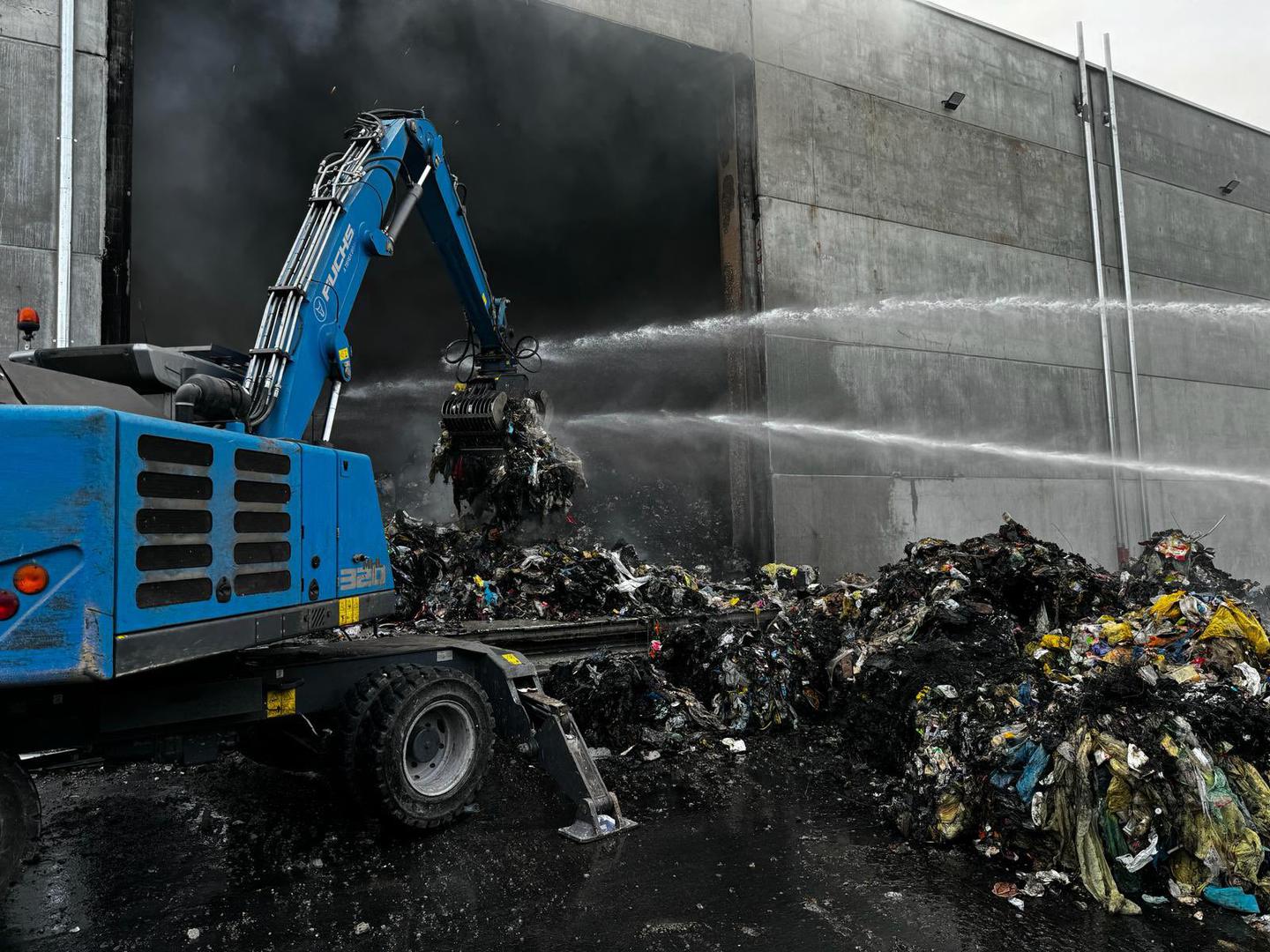 Veliku pomoć u gašenju otvorene vatre, noćas su pružili roboti kojima su daljinski upravljali pripadnici Državne intervencijske postrojbe civilne zaštite.