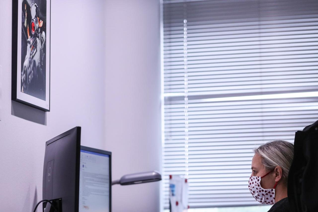 Preporuka stožera je nošenje zaštitnih maski na radnim mjestima