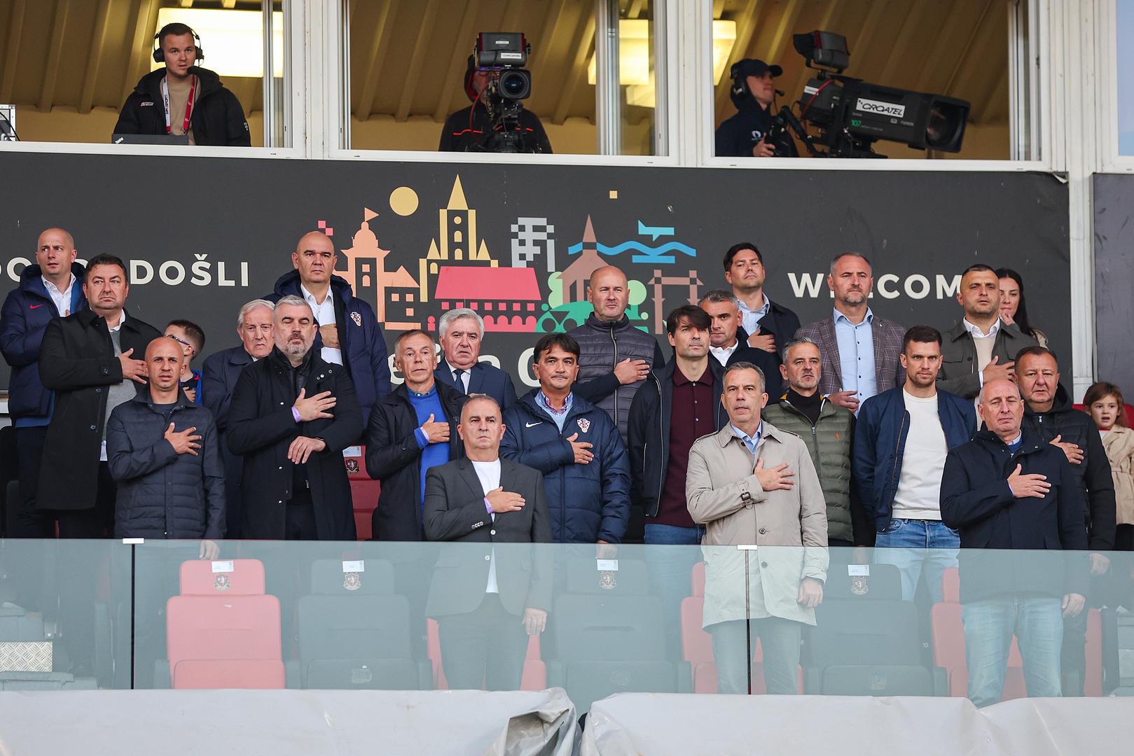 Na tribinama smo mogli vidjeti i bivše hrvatske reprezentativce Marija Mandžukića i Ognjena Vukojevića kao i bivšeg nogometaša Ivicu Vrdoljaka.