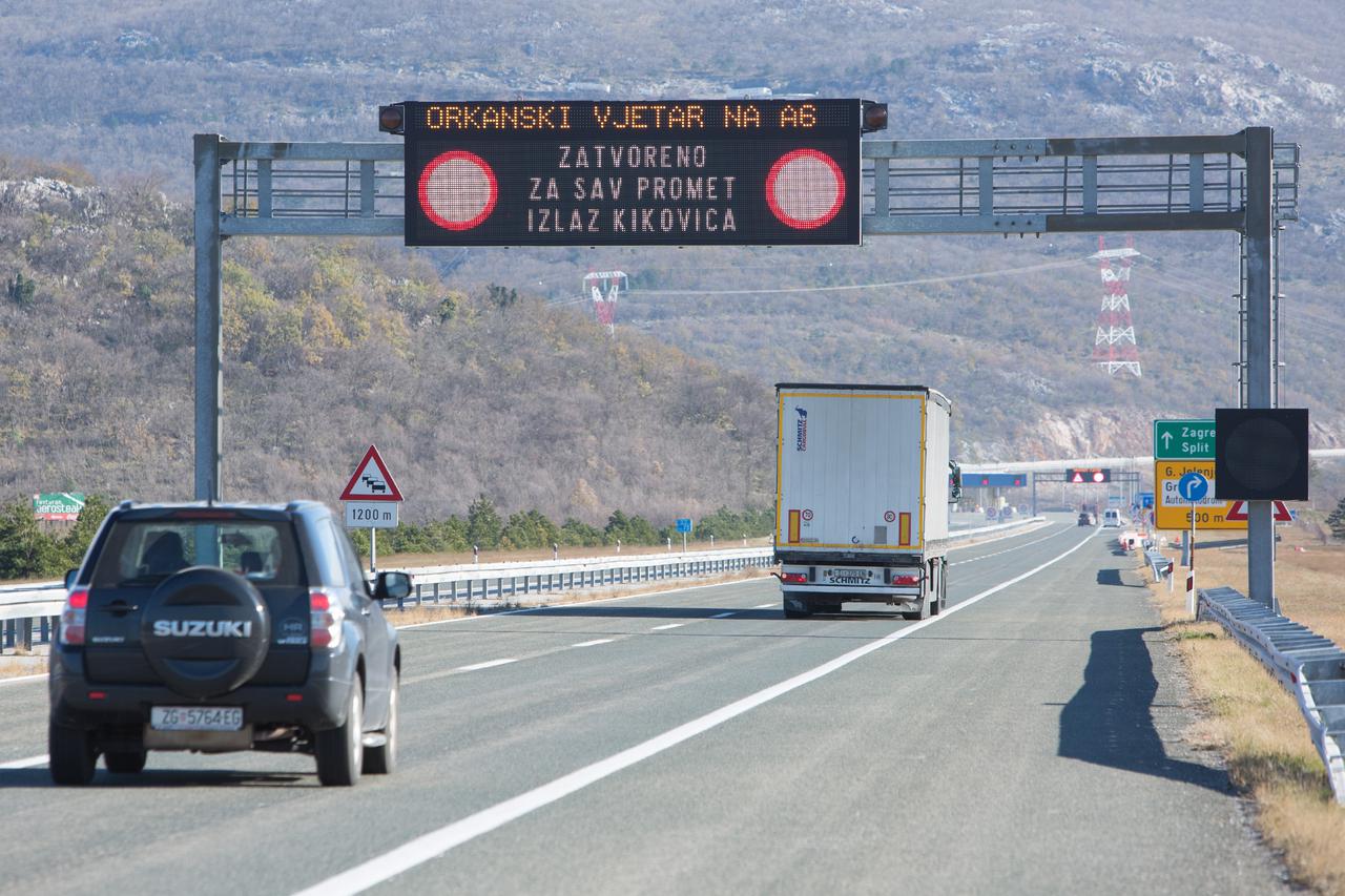 Dionica od tunela Tuhobić do čvora Kikovica na autocesti A6 najugroženija je udarima bure, dok isti problem na A1 ima dionica od čvora Sv.Rok do čvora Posedarje