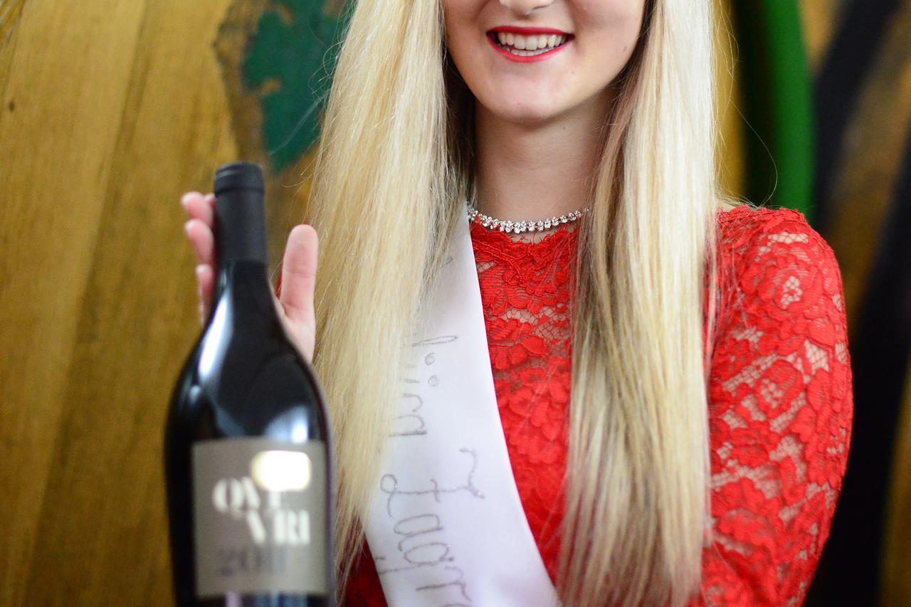 30.12.2015., Jastrebarsko - Poljoprivredno gospodarstvo Sember, vinska kraljica Lucija Sember. Obitelj Sember ima vinsku tradiciju dugu 200 godina a trenutno proizvode vino u amforama.  Photo: Marko Prpic/PIXSELL