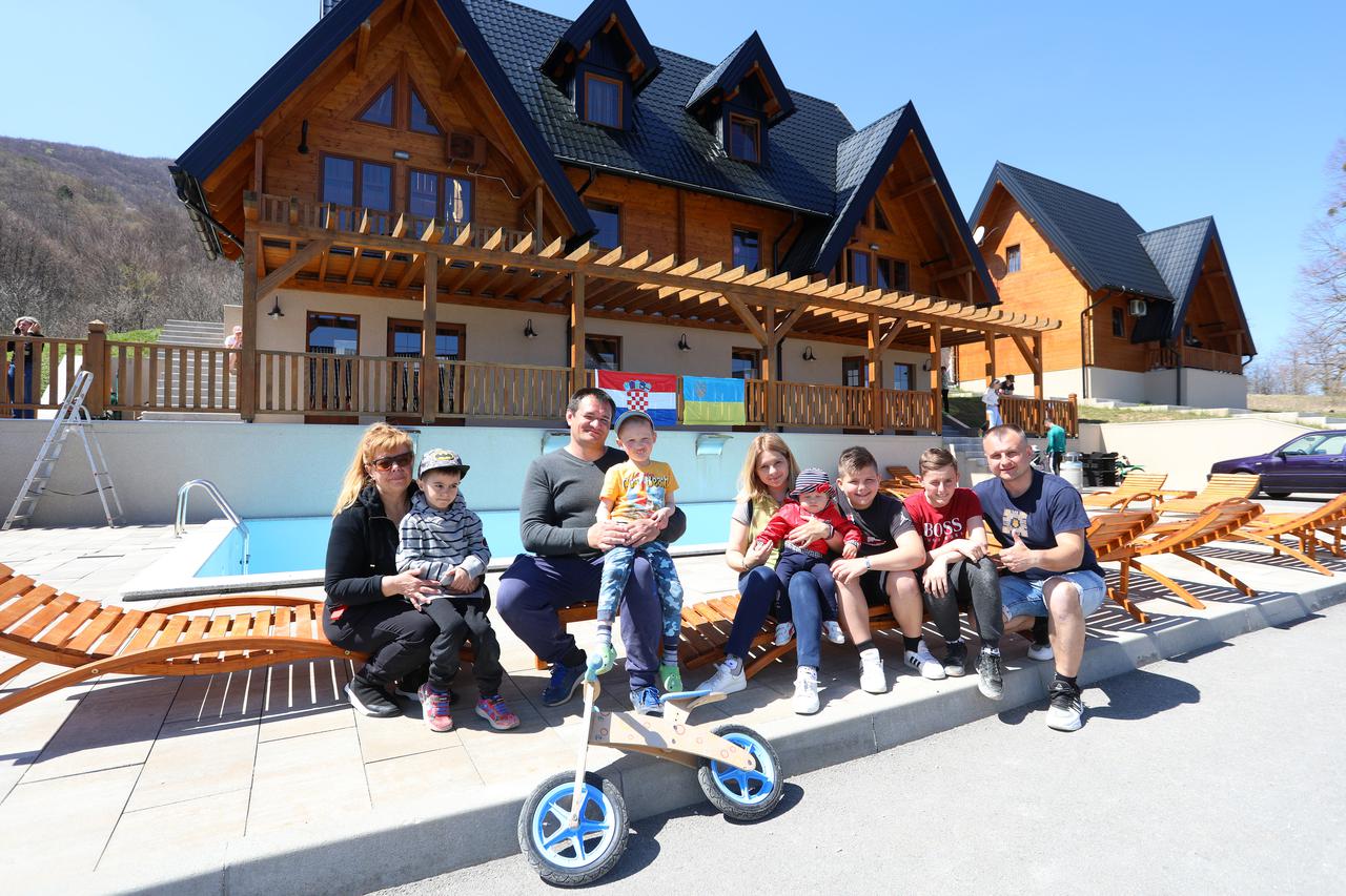 Koranica: Reportaža s izbjeglicama iz Ukrajine koje su smještene na imanju obitelji Orešković