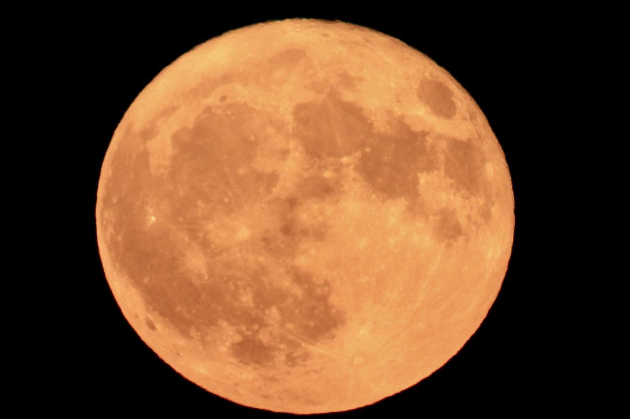 Iznad Splita je zasjao Supermjesec