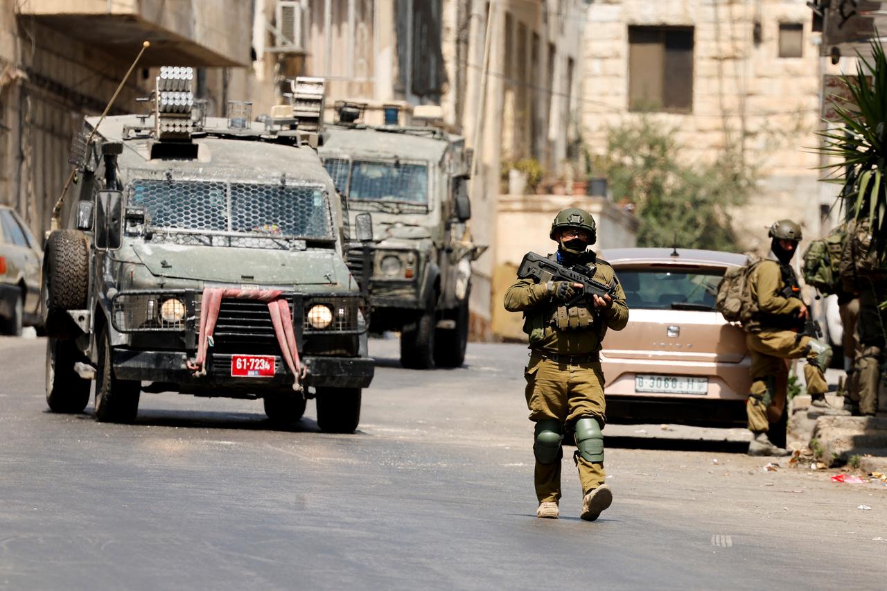 Israeli soldiers take part in an Israeli raid in Nablus