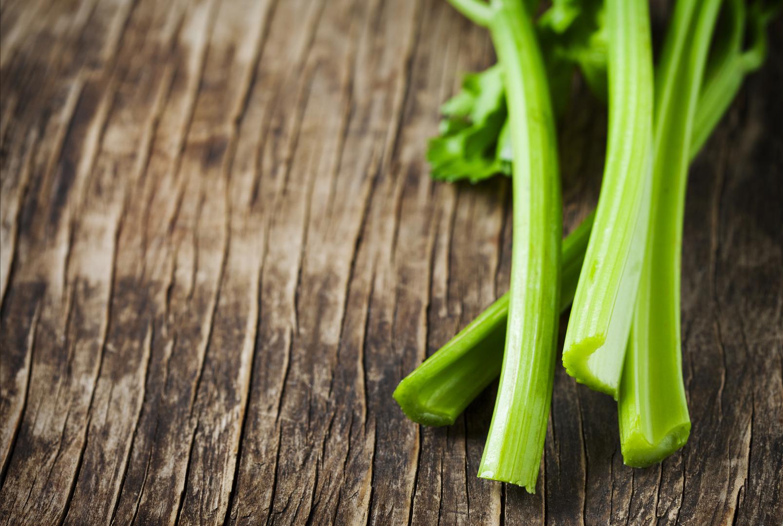 Naime, celer se koristi još od davnina u svrhu poboljšanja i poticanja potencije jer sadrži eterična ulja koja podižu spolnu moć. 
