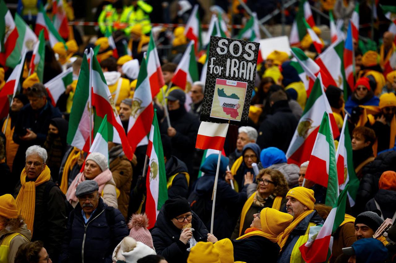 Iranian opposition group protests in Berlin