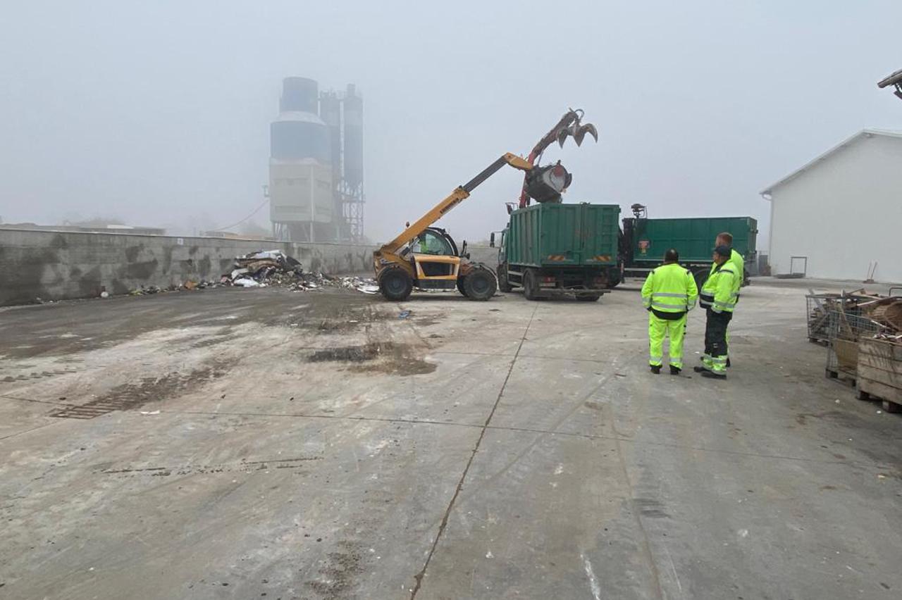 Glomazni otpad odvezen je iz Sesvetskog Kraljevca