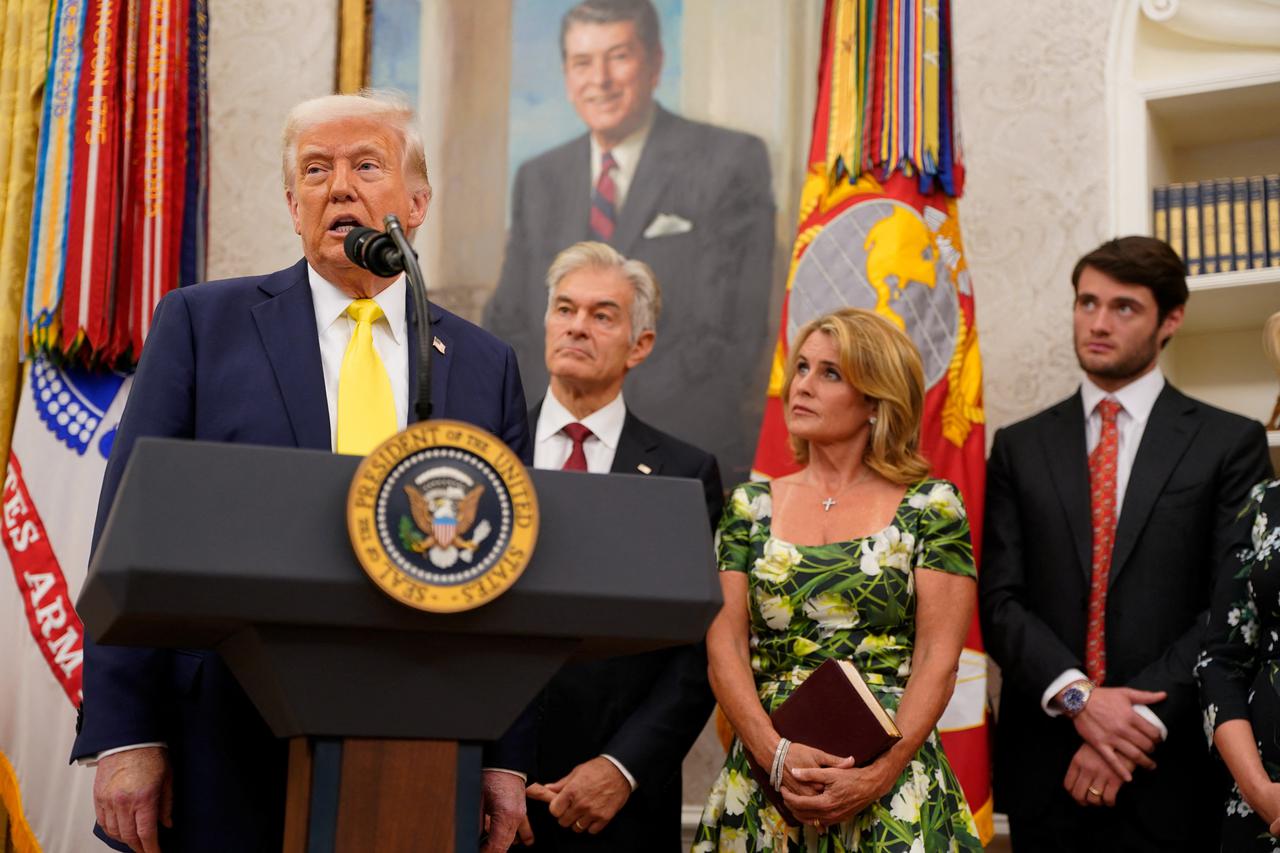 Swearing-in ceremony for Administrator of the Centers for Medicare and Medicaid Services Mehmet Oz in the Oval Office in Washington