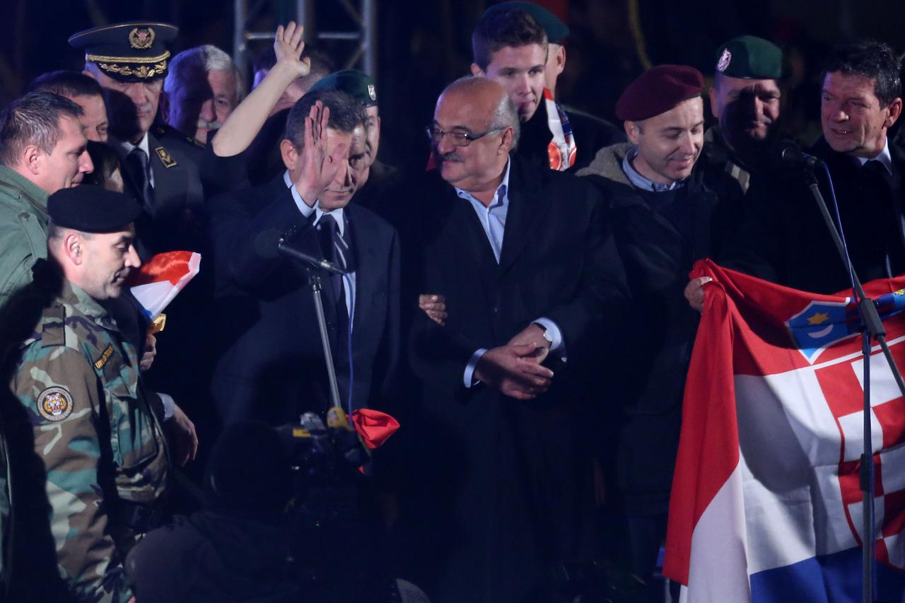 Zagreb: Generali se obratili okupljenim gra?anima na Trgu bana Jela?i?a