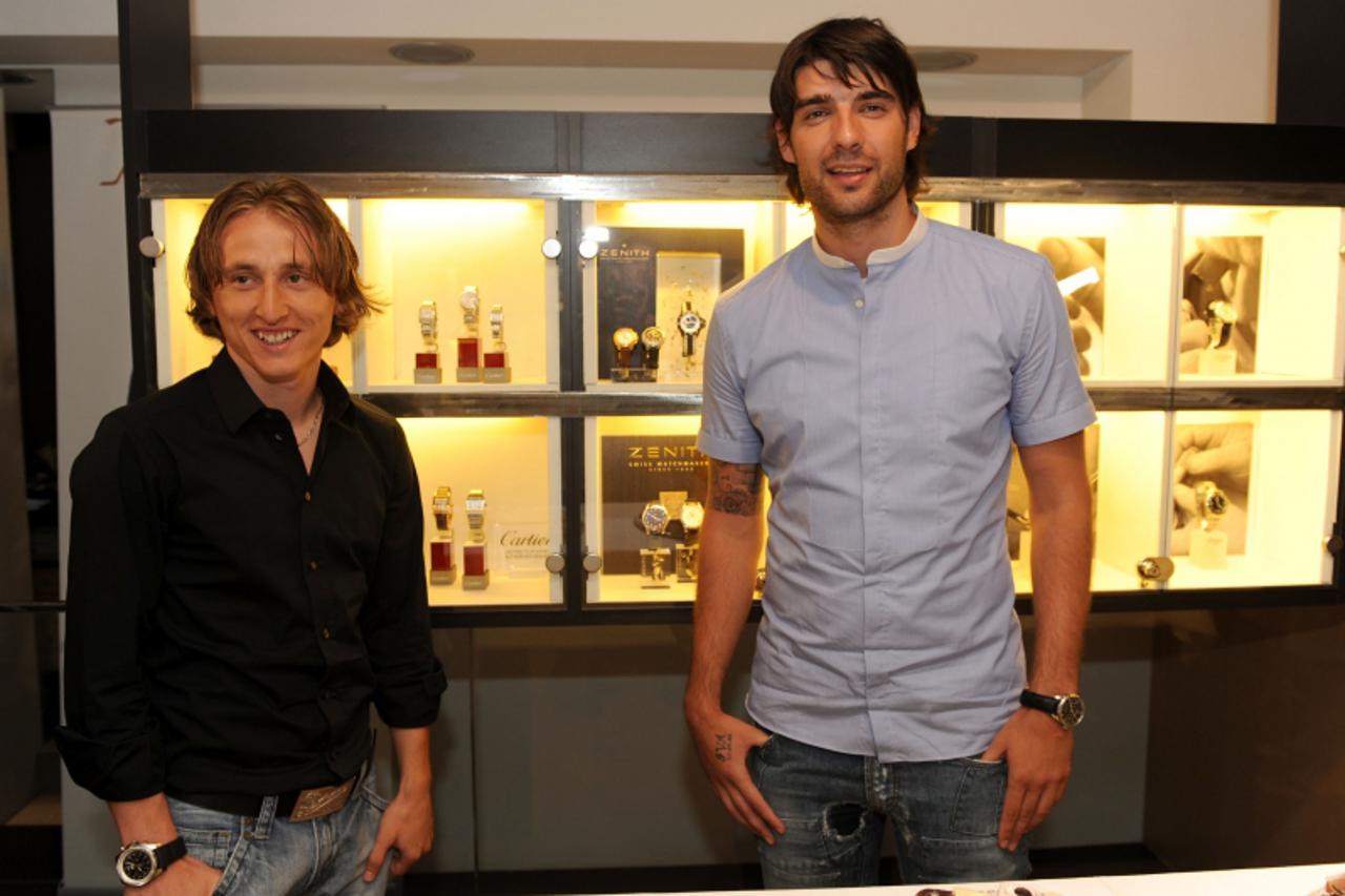 'scena 06.07.2009. Zagreb,Praska - u trgovini satova Marli odrzana je prezentacija novih satova koje promoviraju Vedran Corluka i Luka Modric. Photo: Antonio Bronic/Vecernji list'