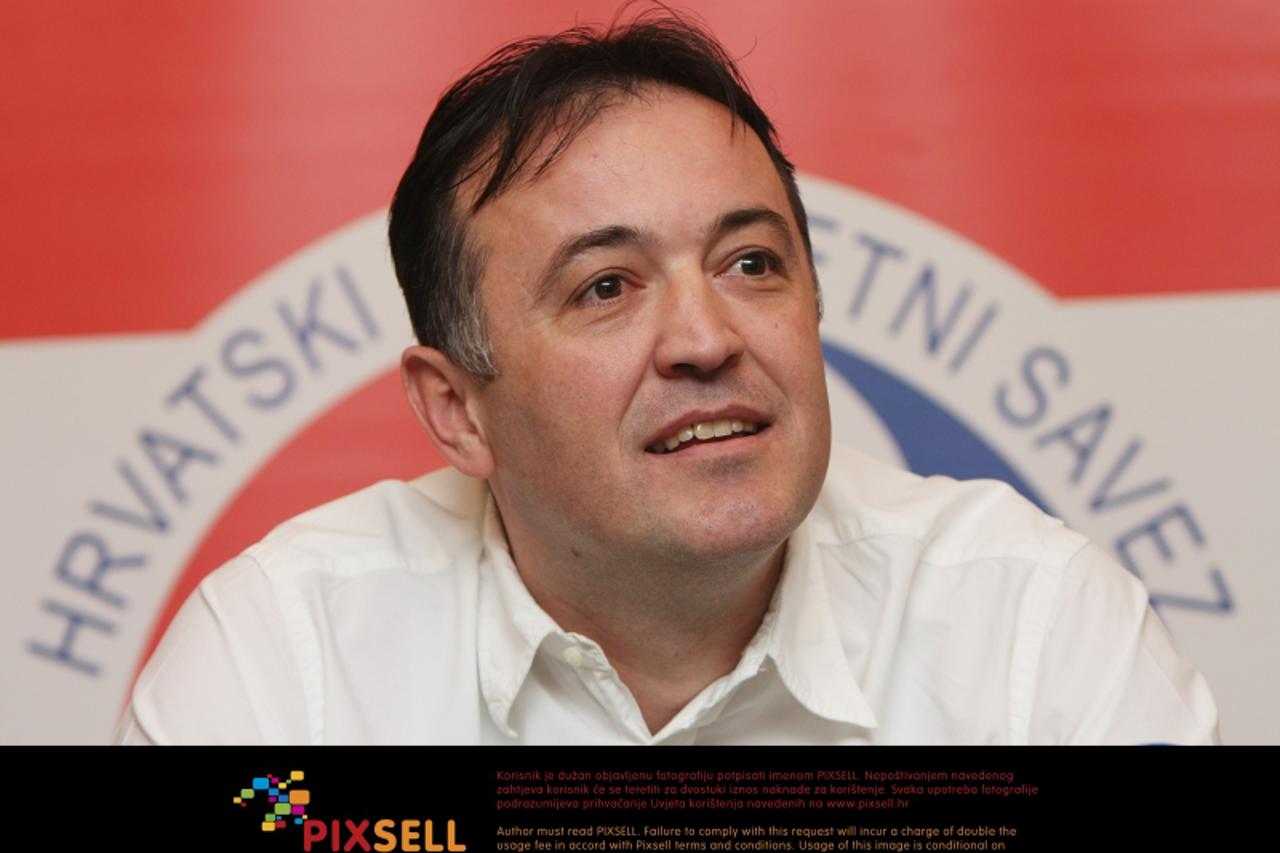 '30.12.2011., Karlovac - Izbornik hrvatske rukometne reprezentacije Slavko Goluza nakon zavrsetka drugog kruga priprema objavio je imena igraca za Europsko rukometno prvenstvo 2012 u Srbiji. Photo: Kr