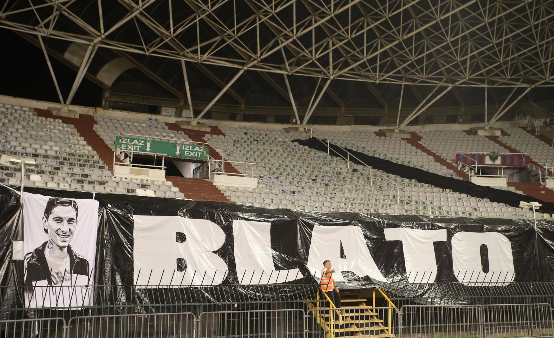 Blažević je poznat i policiji i javnosti. Osuđen je za napad na suca Brunu Marića kada ga je u restoranu u Stobreču, za vrijeme ručka skupina maskiranih muškaraca istukla šipkama