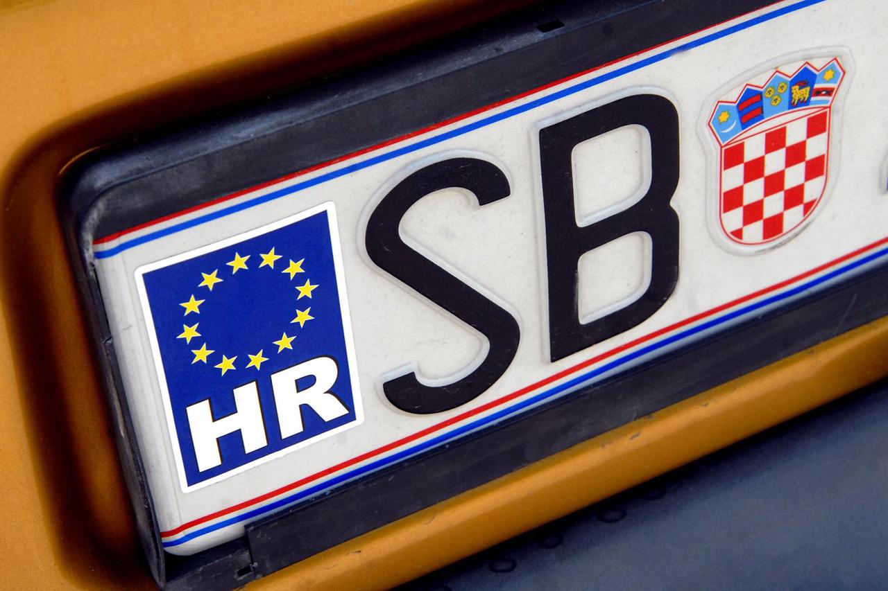Slavonski Brod: Problemi pri prelasku granice s BiH zbog registracijskih plo?ica