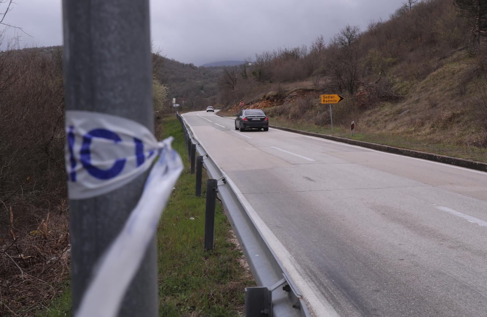 Zbog nesreće i očevida promet je bio zatvoren u oba smjera. Uz policiju na očevidu je bila i zamjenica Općinskog državnog odvjetništva