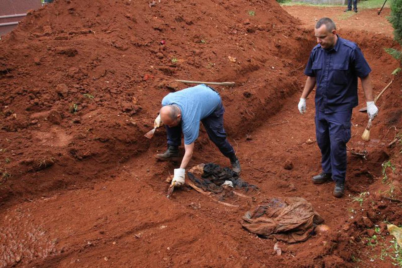 Ekshumacija u Zadru (1)