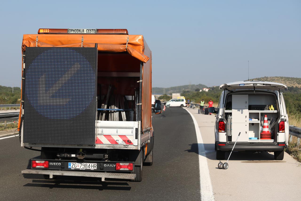 U sudaru kombija i kamiona kod Šibenika ozlijeđeno sedam osoba