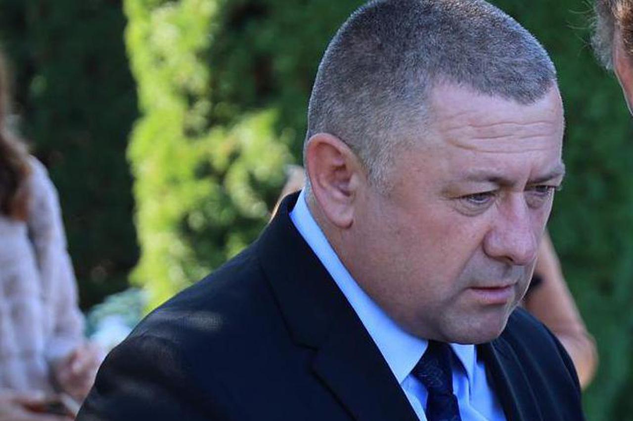 Vukovar: Ministar obrane položio je vijenac na Memorijalnom groblju žrtava iz Domovinskog rata uoči Svi svetih