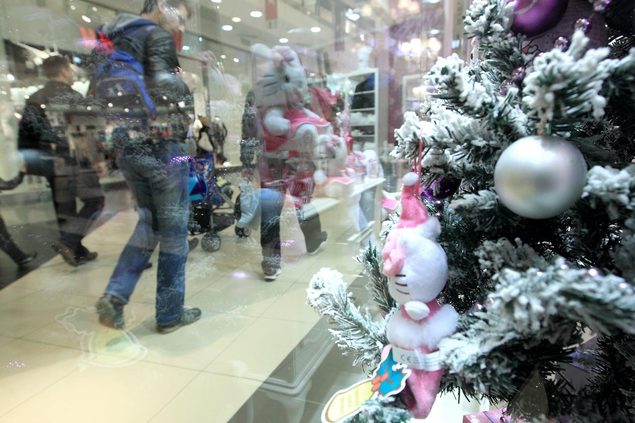 Zagreb: Predboži?na kupovina u shopping centru Arena, ilustracija