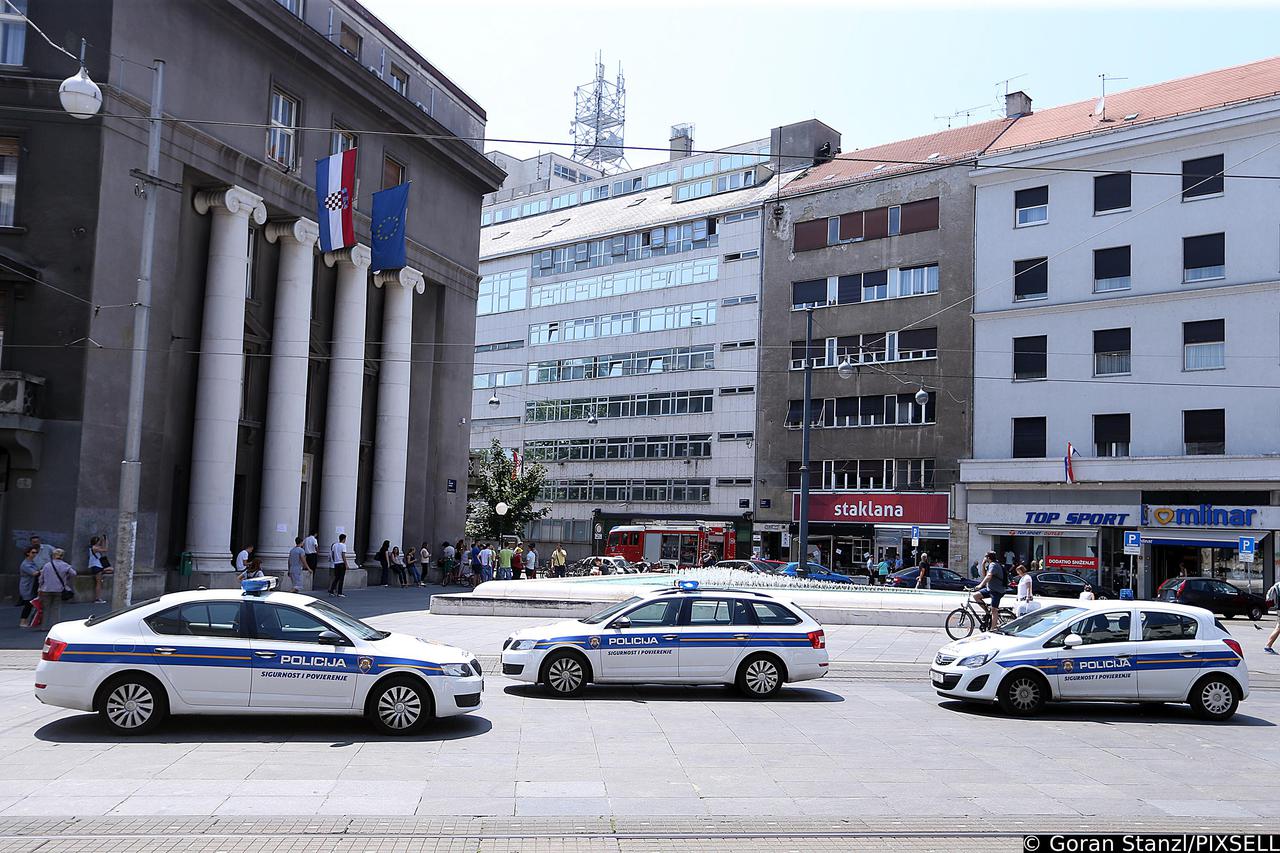 Zagreb: Brzom intervencijom vatrogasci ugasili požar na Trgu hrvatskih velikana 4
