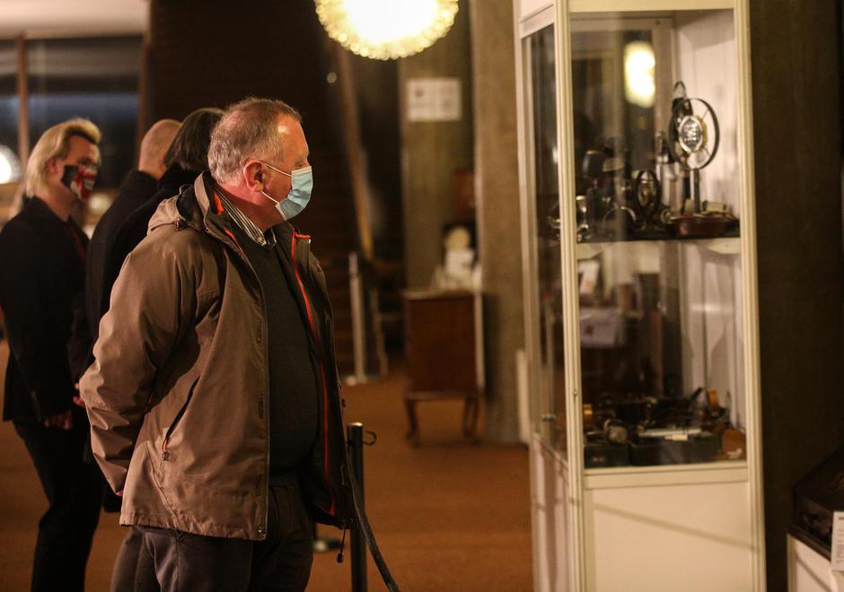 Zagreb: U KD Lisinski otvorena izložba kolekcionara Zlatka Mumleka "Radiomuseum Croatia zvuk i slika"