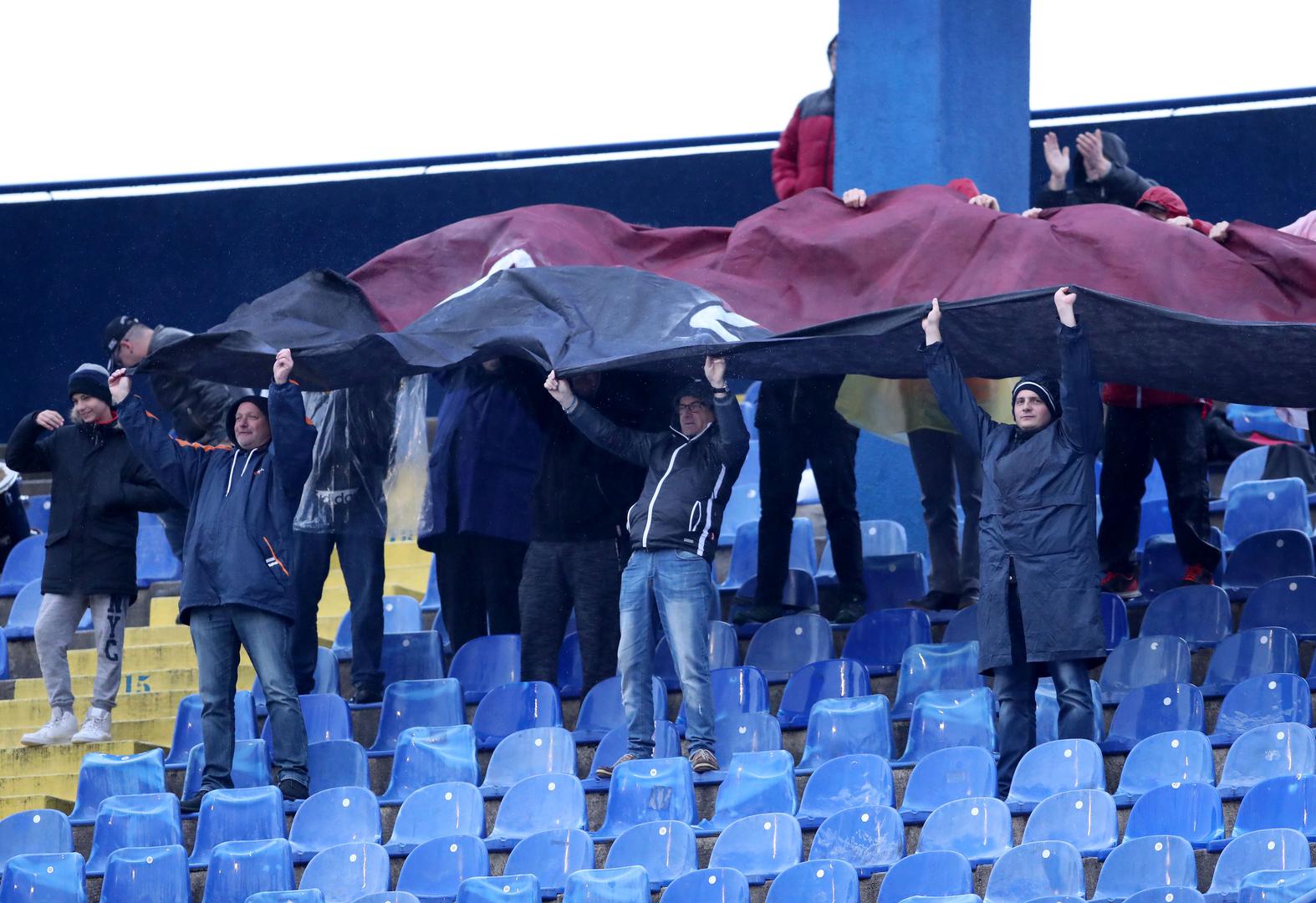 Toj pobjedi svjedočilo je točno 610 gledatelja na stadionu koji može primiti 35 tisuća ljudi. 