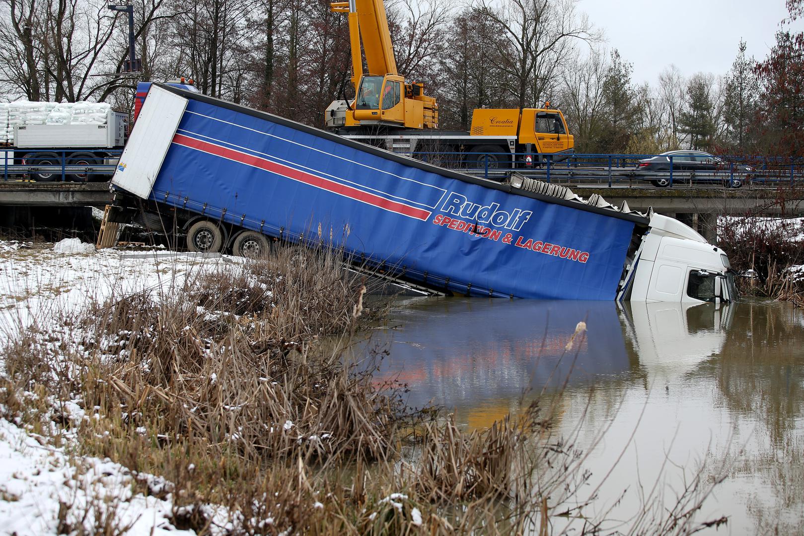 Nesreća se dogodila između čvorova Kutina i Novska, kod mjesta Piljenica.