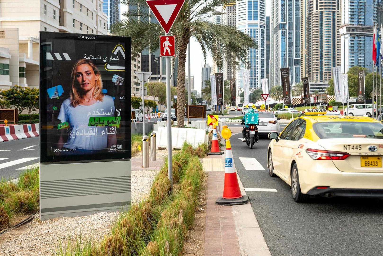 Najveće iznenađenje dolazi iz Dubaija, gdje su cijene taksija, zahvaljujući državnoj regulaciji i niskim cijenama goriva, izrazito povoljne. Dnevna početna tarifa iznosi tek 1,25 eura, a kilometar vožnje nevjerojatnih 0,55 eura, što taksi čini jednim od najpopularnijih oblika prijevoza.