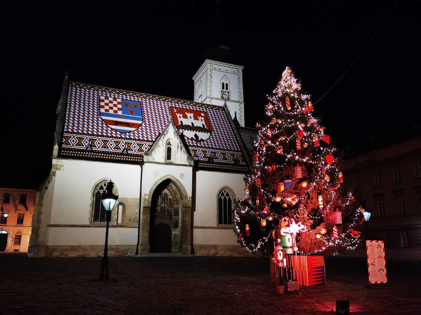 Noćna fotografija uhvaćena bez dodatnog noćnog režima snimanja