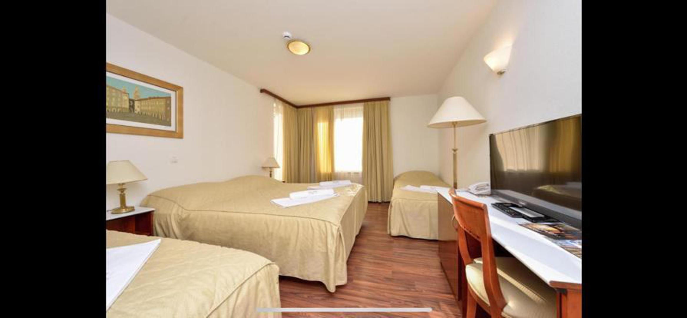 Izgrađen je 2016. godine te se sastoji od 7 apartmana i 23 višekrevetne sobe. 