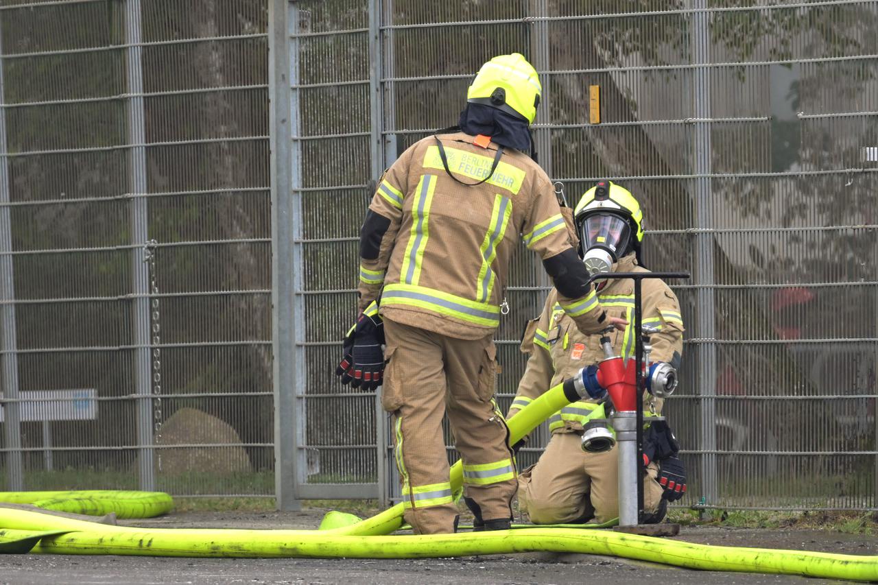 Fire in metal technology company in Berlin-Lichterfelde