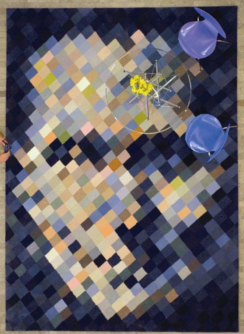 Na prvu
izgleda kao veliki mozaik sitnih pravokutnika, no iz druge se perspektive može uočiti poznat lik...