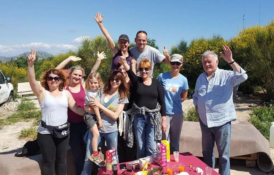 Ava Višnjić i djeca na Žarkovici