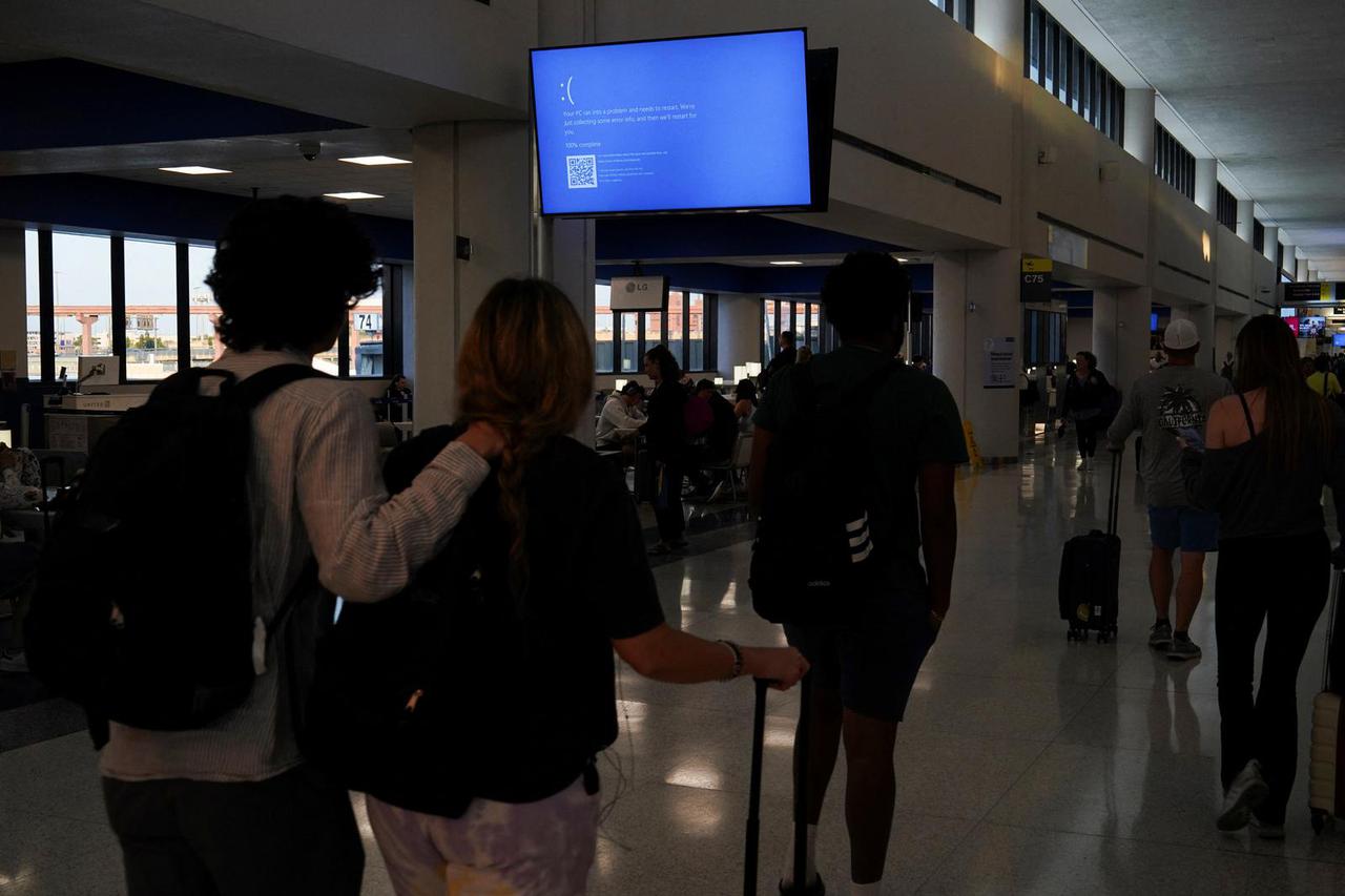 Global IT outages at Newark International Airport