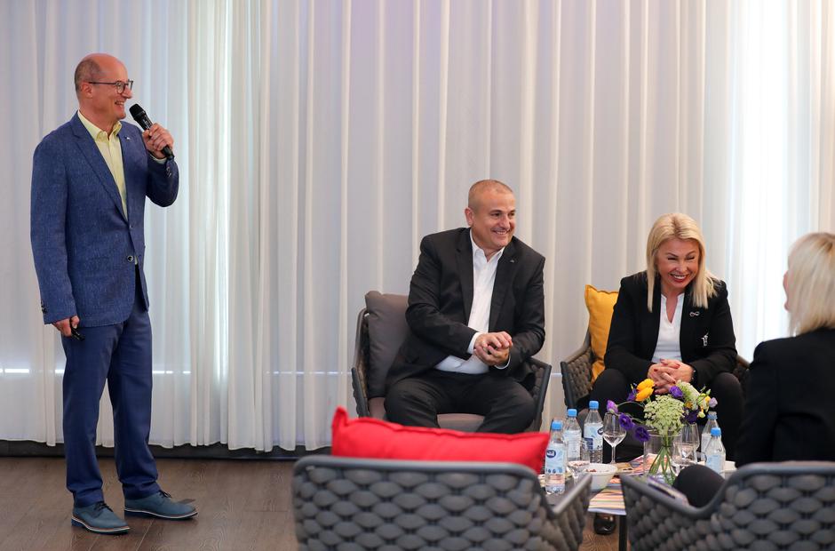 Članovi Uprave dm-a predstavili   rezultate poslovne godine 2021./2022. 