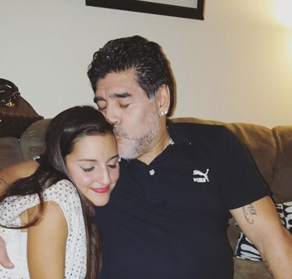 Diego Armando Maradona za mnoge je najveći/najbolji nogometaš svih vremena.

