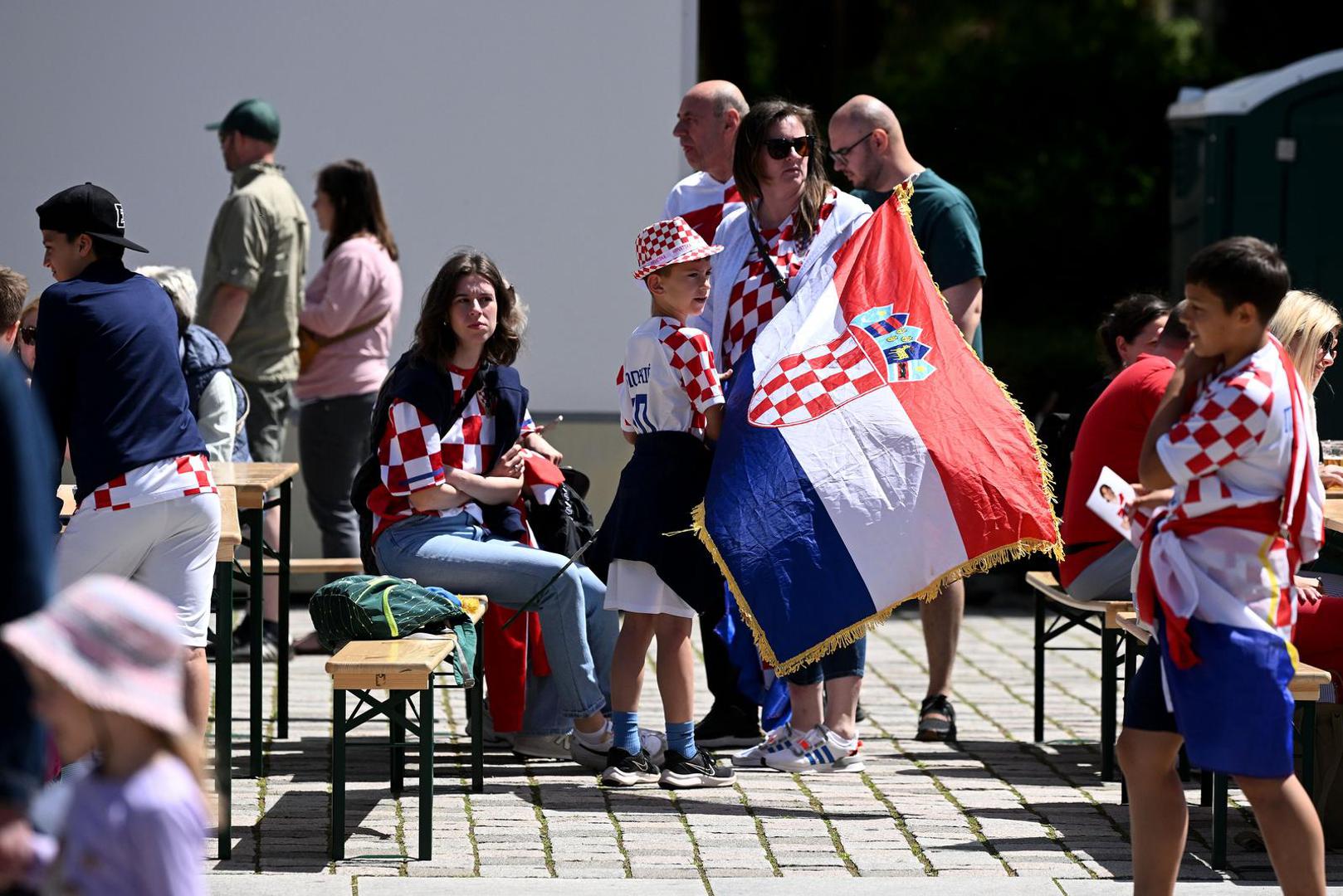 09.06.2024., Neuruppin, dolazak navijaca na trg uoci dolaska Hrvatske nogometne reprezentacije u kamp.  Photo: Marko Lukunic/PIXSELL