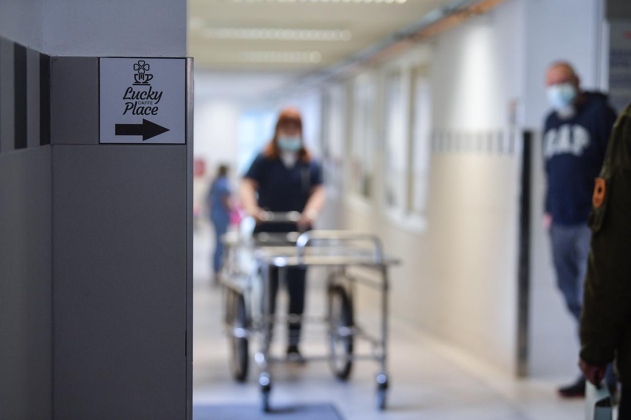 Zagreb: Hodnici u KB Sveti Duh