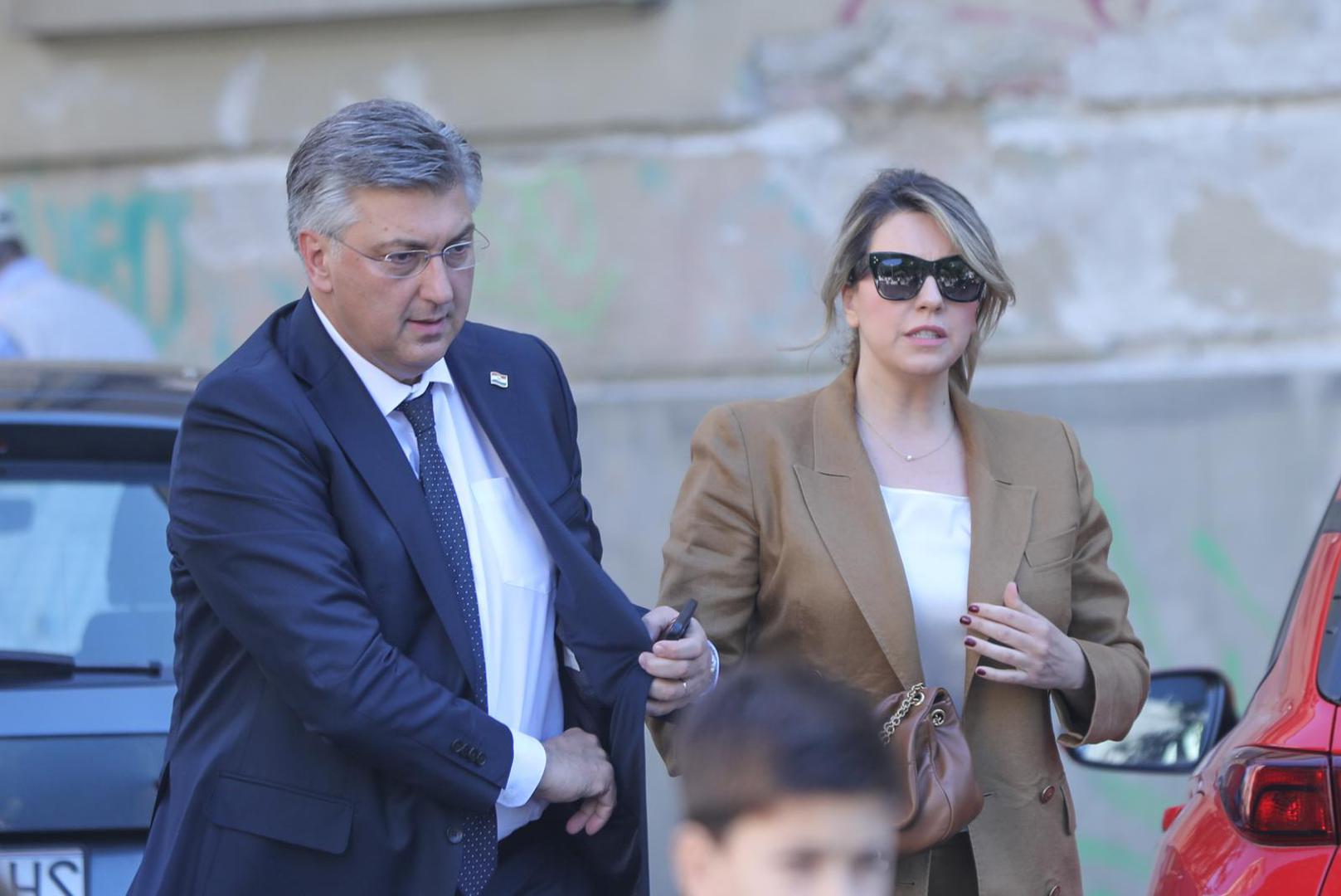 Premijer Andrej Plenković i njegova supruga Ana Maslać Plenković snimljeni su danas ispred Crkve Svetog Blaža u Zagrebu. 


