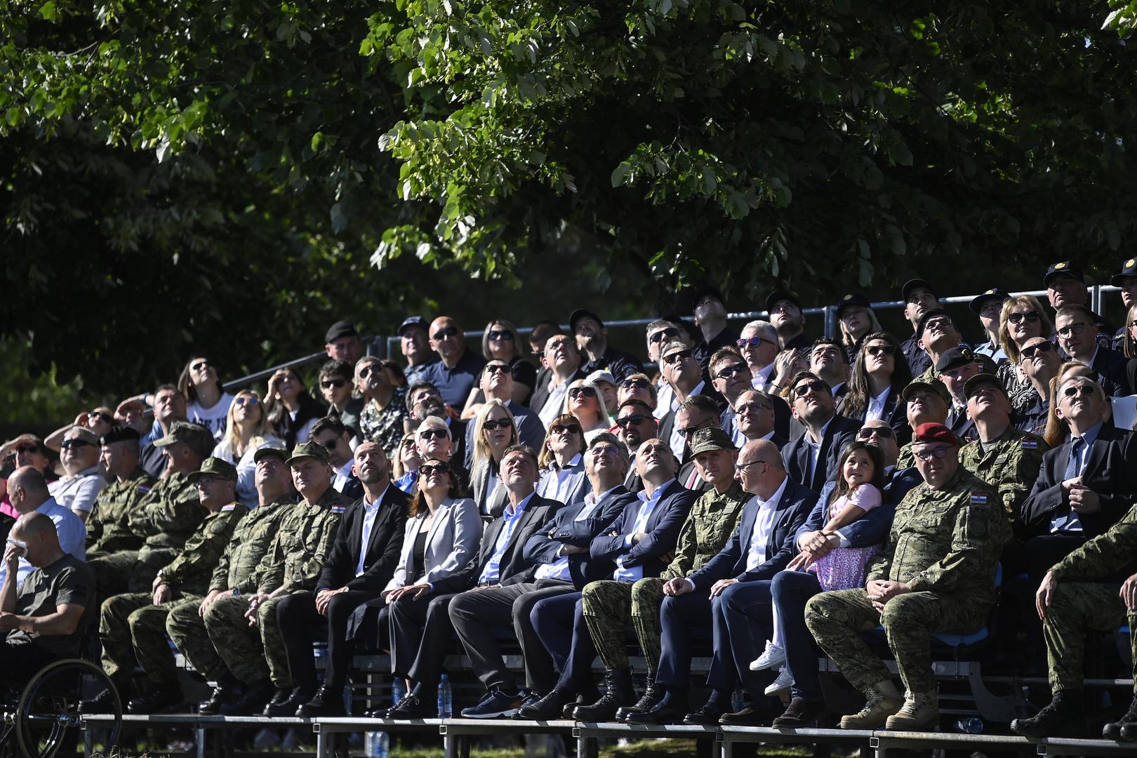 A povodom 35. obljetnice Dana državnosti, Hrvatska vojska je u Rekreacijsko sportskom centru Jarun organizirala cjelodnevni program, koji je završio spektakularnim letačkim programom akro grupe "Krila Oluje" i višenamjenskih borbenih aviona Rafale. 