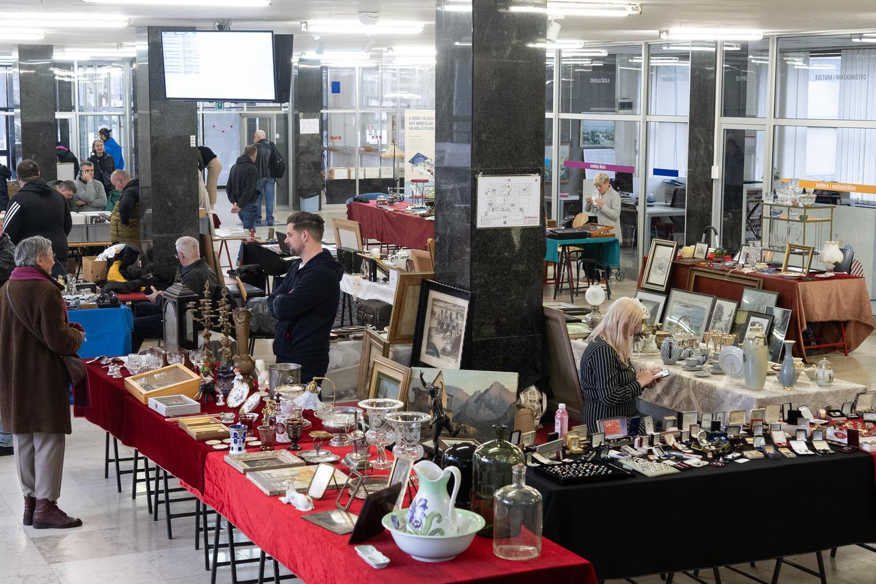 Zagreb: Sajam antikviteta u Pučkom otvorenom učilištu 